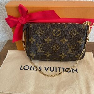 Louis Vuitton Mini Pochette Accessoires- France